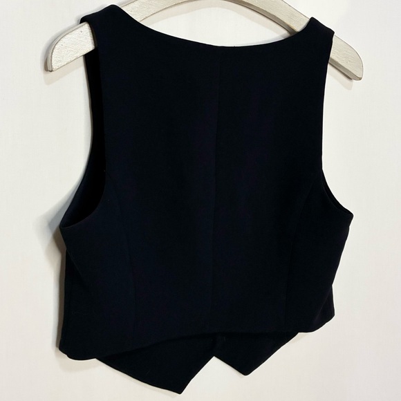 Wilfred Rocco Vest - Picture 7 of 10